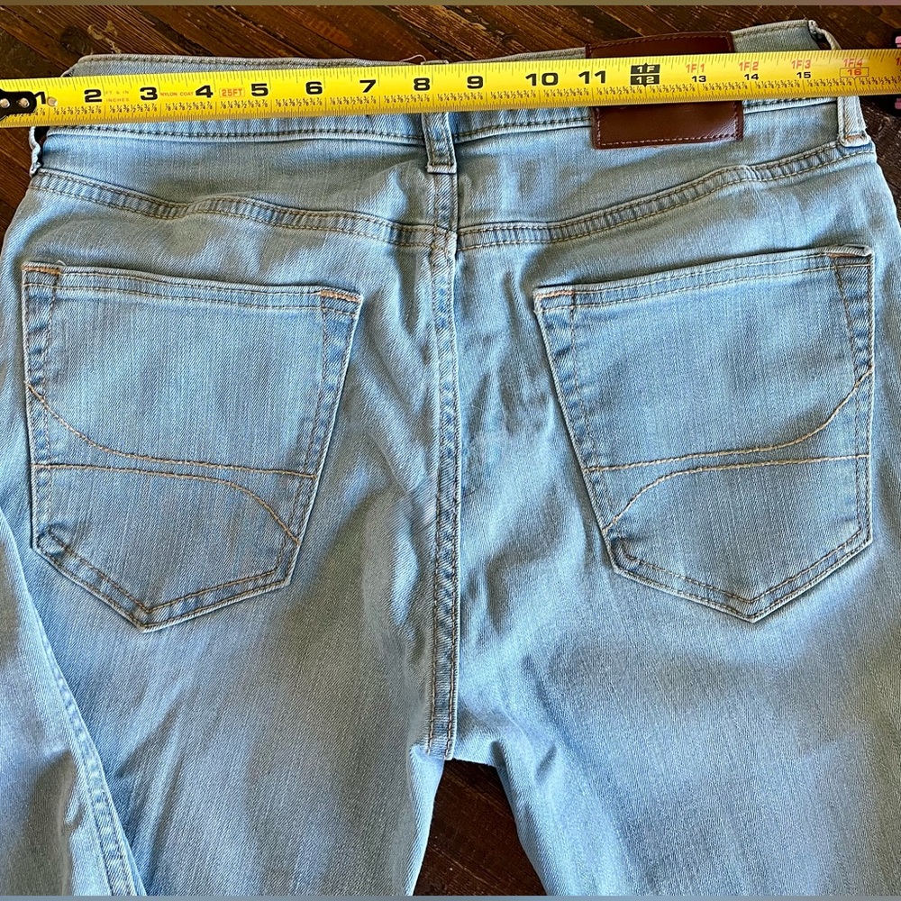 Hollister Light-Washed Stacked Skinny Jeans 30X30 - Picture 4 of 8